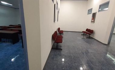 Rento extensa oficina a 3 cuadras del Aeropuerto de la Ciudad de México.