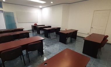 Rento extensa oficina a 3 cuadras del Aeropuerto de la Ciudad de México.