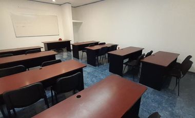 Rento extensa oficina a 3 cuadras del Aeropuerto de la Ciudad de México.