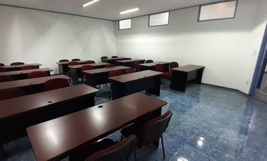 Rento extensa oficina a 3 cuadras del Aeropuerto de la Ciudad de México.