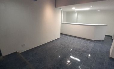 Rento extensa oficina a 3 cuadras del Aeropuerto de la Ciudad de México.