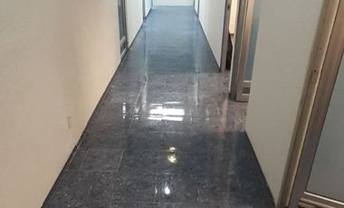Rento extensa oficina a 3 cuadras del Aeropuerto de la Ciudad de México.