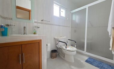 Oportunidad  CASA EN VENTA EN JURIQUILLA,EL FARO, la principal en planta baja