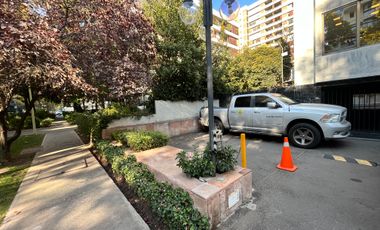 VENTA OFICINA EXCELENTE CONECTIVIDAD LAS CONDES