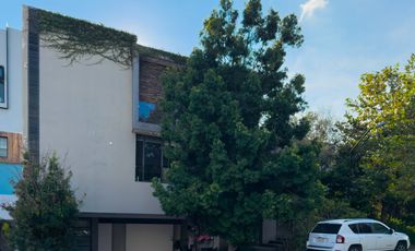 Casa en Venta en Puerta del Bosque con mucho jardín (zona Andares)