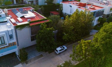 Casa en Venta en Puerta del Bosque con mucho jardín (zona Andares)