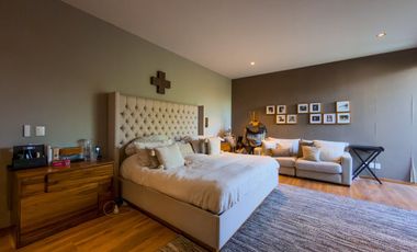 Casa en Venta en Puerta del Bosque con mucho jardín (zona Andares)