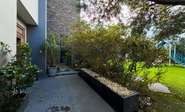 Casa en Venta en Puerta del Bosque con mucho jardín (zona Andares)