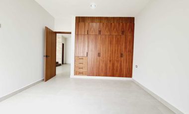 Casa en Venta Lomas de la Rioja | Recámara pb y amplio jardín