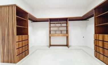 Casa en Venta Lomas de la Rioja | Recámara pb y amplio jardín