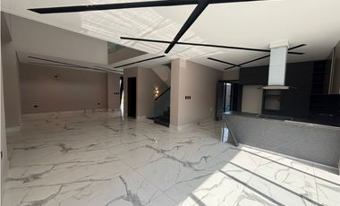VENTA DE CASA DE LUJO PARA ESTRENAR EN PICACHO - MONTERA