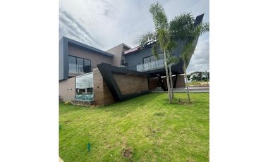 VENTA DE CASA DE LUJO PARA ESTRENAR EN PICACHO - MONTERA