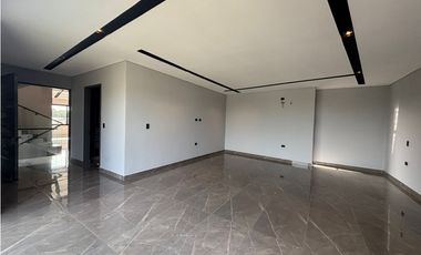 VENTA DE CASA DE LUJO PARA ESTRENAR EN PICACHO - MONTERA