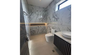 VENTA DE CASA DE LUJO PARA ESTRENAR EN PICACHO - MONTERA