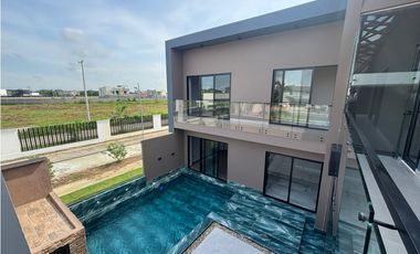 VENTA DE CASA DE LUJO PARA ESTRENAR EN PICACHO - MONTERA