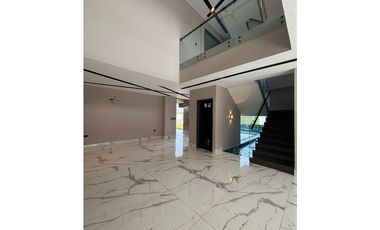 VENTA DE CASA DE LUJO PARA ESTRENAR EN PICACHO - MONTERA