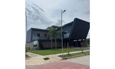 VENTA DE CASA DE LUJO PARA ESTRENAR EN PICACHO - MONTERA