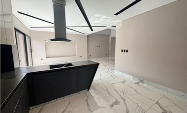 VENTA DE CASA DE LUJO PARA ESTRENAR EN PICACHO - MONTERA