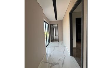 VENTA DE CASA DE LUJO PARA ESTRENAR EN PICACHO - MONTERA