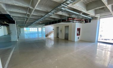 SE ARRIENDA LOCAL COMERCIAL EN EL EDIFICIO EL MAYOR, SANTA MARTA