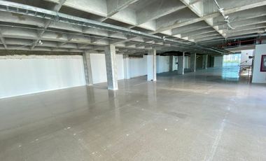 SE ARRIENDA LOCAL COMERCIAL EN EL EDIFICIO EL MAYOR, SANTA MARTA