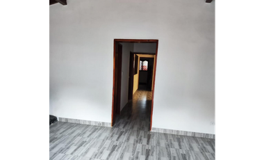 Casa esquinera  Construccion tradicional- Centro El Retiro