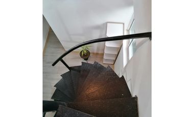 APARTAMENTO DÚPLEX AMOBLADO EN ARRIENDO-CERCA DE LA 70