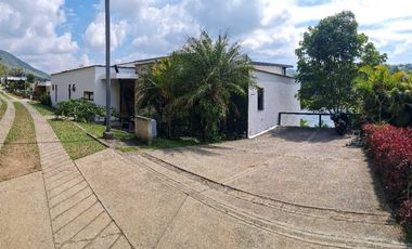 Casa Campestre  en condominio cerca a la represa del Lago Calima