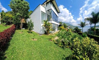 Casa Campestre  en condominio cerca a la represa del Lago Calima