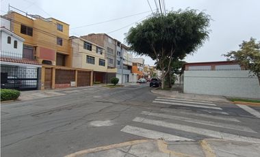 CHORRILLOS - VENTA CASA - ÁREA 183 m2
