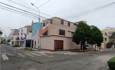CHORRILLOS - VENTA CASA - ÁREA 183 m2