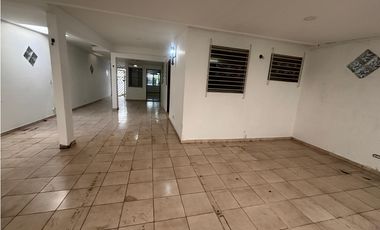BOULEVARD EL DORADO  / 300M / 3 HABITACIONES / 2 NIVELES / TERRAZA