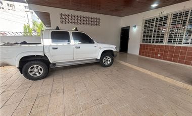 BOULEVARD EL DORADO  / 300M / 3 HABITACIONES / 2 NIVELES / TERRAZA