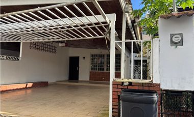 BOULEVARD EL DORADO  / 300M / 3 HABITACIONES / 2 NIVELES / TERRAZA