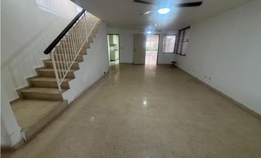 BOULEVARD EL DORADO  / 300M / 3 HABITACIONES / 2 NIVELES / TERRAZA
