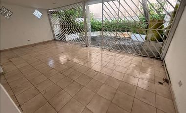 BOULEVARD EL DORADO  / 300M / 3 HABITACIONES / 2 NIVELES / TERRAZA