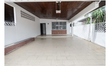 BOULEVARD EL DORADO  / 300M / 3 HABITACIONES / 2 NIVELES / TERRAZA