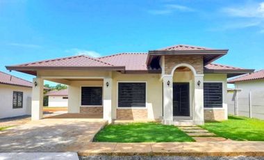 ALQUILER DE CASA NUEVA EN ALGARROBOS  2R AMOBLADA