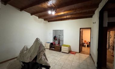 Casa PH en venta en Sarandi Este