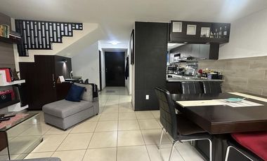 Casa venta cerca de Vialidad López Portillo y Aeropuerto de Toluca con casa club dentro de privada