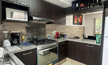 Casa venta cerca de Vialidad López Portillo y Aeropuerto de Toluca con casa club dentro de privada