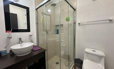 Casa venta cerca de Vialidad López Portillo y Aeropuerto de Toluca con casa club dentro de privada