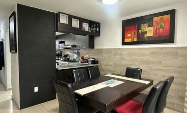 Casa venta cerca de Vialidad López Portillo y Aeropuerto de Toluca con casa club dentro de privada