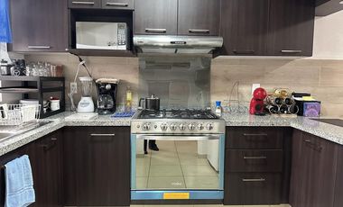 Casa venta cerca de Vialidad López Portillo y Aeropuerto de Toluca con casa club dentro de privada