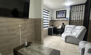 Casa venta cerca de Vialidad López Portillo y Aeropuerto de Toluca con casa club dentro de privada