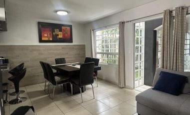 Casa venta cerca de Vialidad López Portillo y Aeropuerto de Toluca con casa club dentro de privada