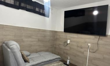 Casa venta cerca de Vialidad López Portillo y Aeropuerto de Toluca con casa club dentro de privada