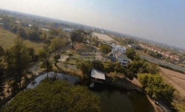 For Sale Two-story lake view house. 480 sq.m. on a 1 rai plot. Located on Phahonyothin Road , Wang Khon Khwang , Khok Samrong , Lop Buri , CX-133083