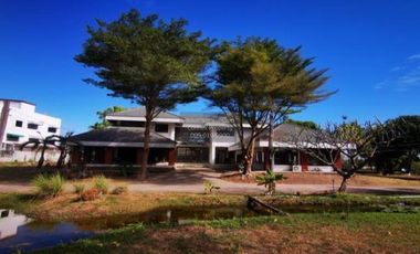For Sale Two-story lake view house. 480 sq.m. on a 1 rai plot. Located on Phahonyothin Road , Wang Khon Khwang , Khok Samrong , Lop Buri , CX-133083
