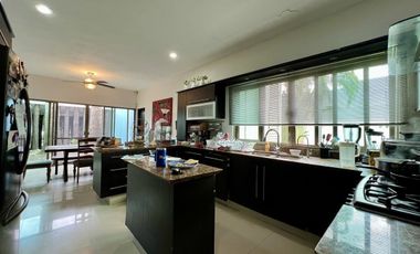 En Venta, Casa en la Col. México, 3 Rec, 4 Baños, Alberca, paneles solares